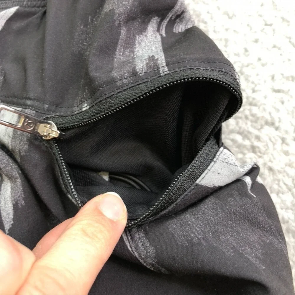 Lululemon T.H.E. Short Luxtreme Linerless 9 Rock Face Mercury Black Mens Small
